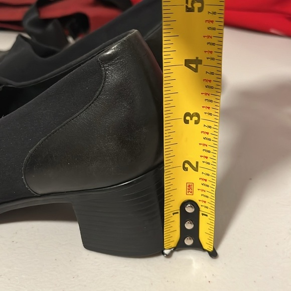 Munro American Black Comfortable Heels Size 8.5 with 2” Block Heel - Picture 5 of 10
